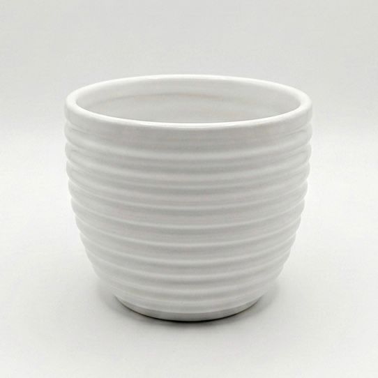 Maceta de Cerámica Blanca con Relieve Estriado