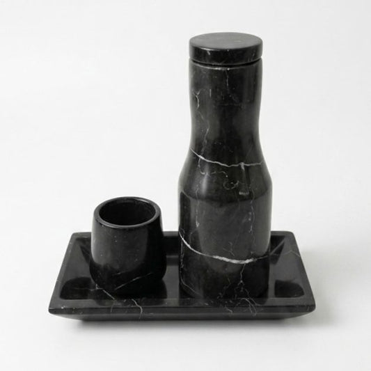 Set de Licorera y Tequilero de Mármol Negro con Base– Colección Minimalista