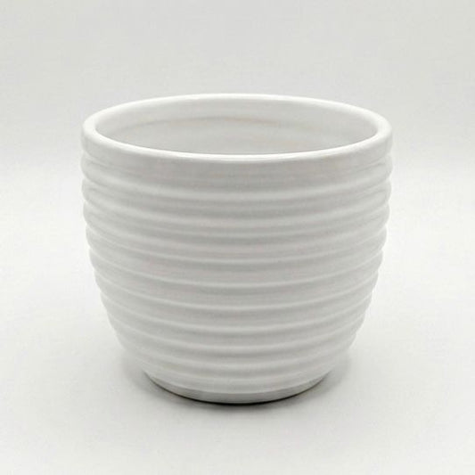 Maceta de Cerámica Blanca con Relieve Estriado